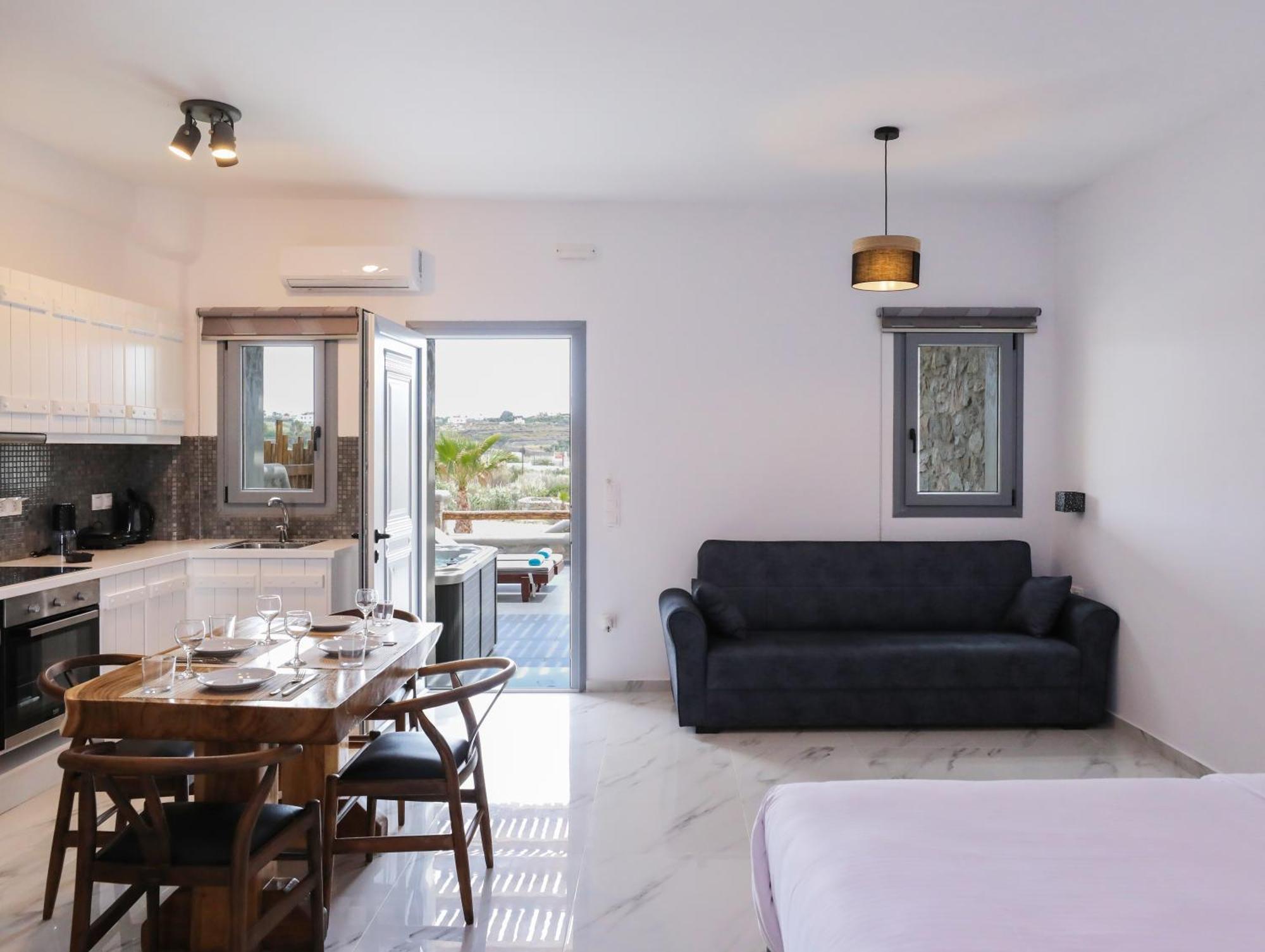 The George With Private Pool, Close To - Chora Villa